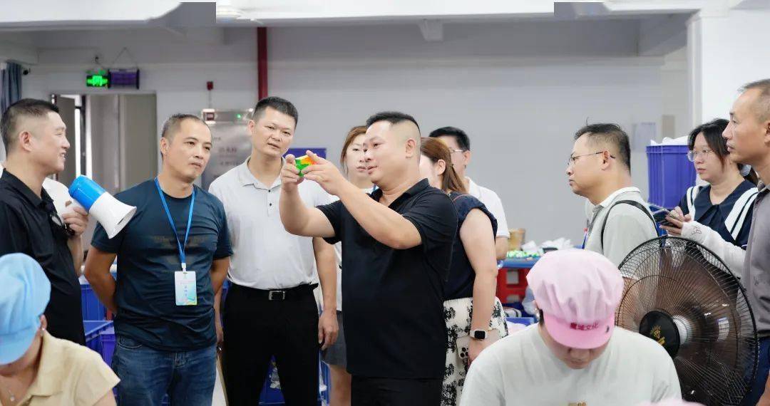 人将魔方卖到全球150个国家和地区获新华社报道！j9九游真人游戏第一平台2000元起家这个澄海(图2)