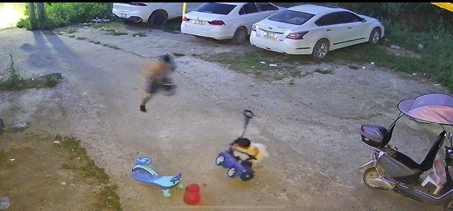 爸”找到了：多亏自己摔倒后滑了一段不然可能救不到孩子j9九游会登录极限冲刺救女儿获数十万点赞的“超人爸(图3)