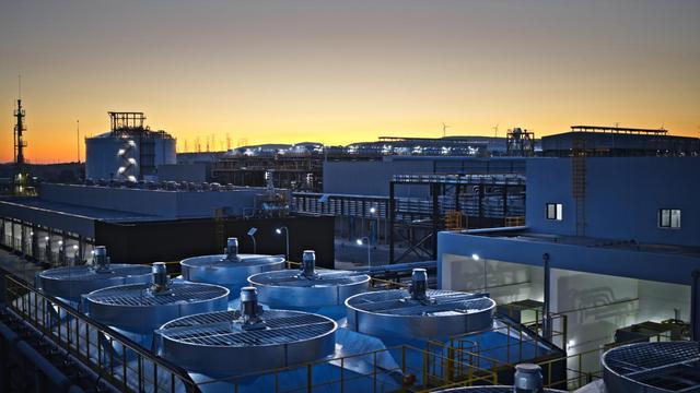 绿氨发车 世界能源版图迎来新棋九游会真人游戏第一品牌全球首罐(图2)